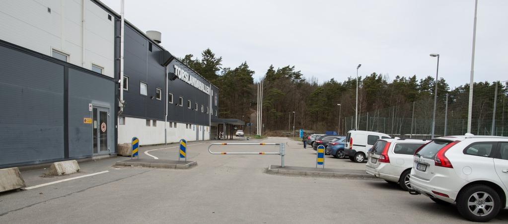 bostadsområden och Nordlyckeskolan (åk 7-9) ligger också i området. Ingen kollektivtrafik körs i området (busslinje 23/26 kör idag längs Kongahällavägen).