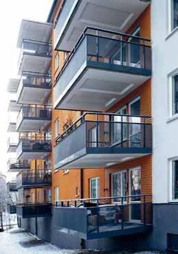 Passar till hus från första halvan av 1900-talet eller som en klassisk formdetalj på modernt designade hus. Räcke och detaljer av smide eller aluminium.