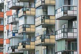 BYGGFAKTA Vanligaste materialet i räcken är aluminium från stora nordiska leverantörer. Aluminium borgar för att konstruktionen blir lätt vilket minskar påfrestning på fasaden.