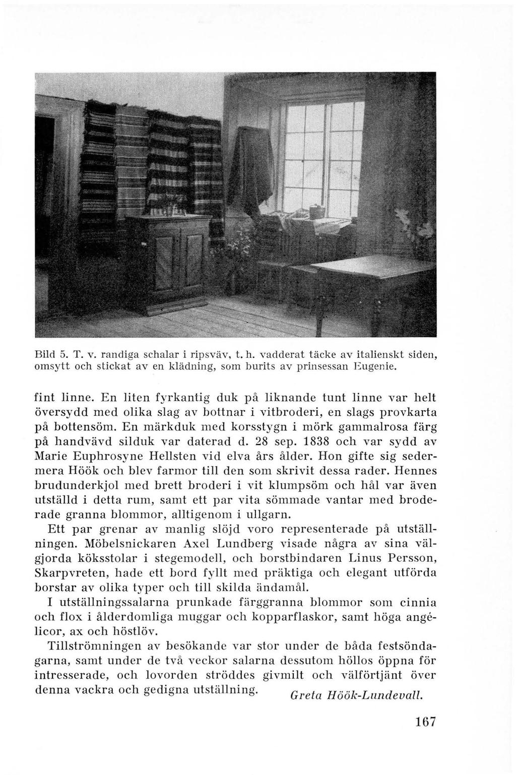 Bild 5. T. v. randiga schalar i ripsväv, t. h. vadderat täcke av italienskt siden, omsytt och stickat av en klädning, som burits av prinsessan Eugen ie. fint linne.