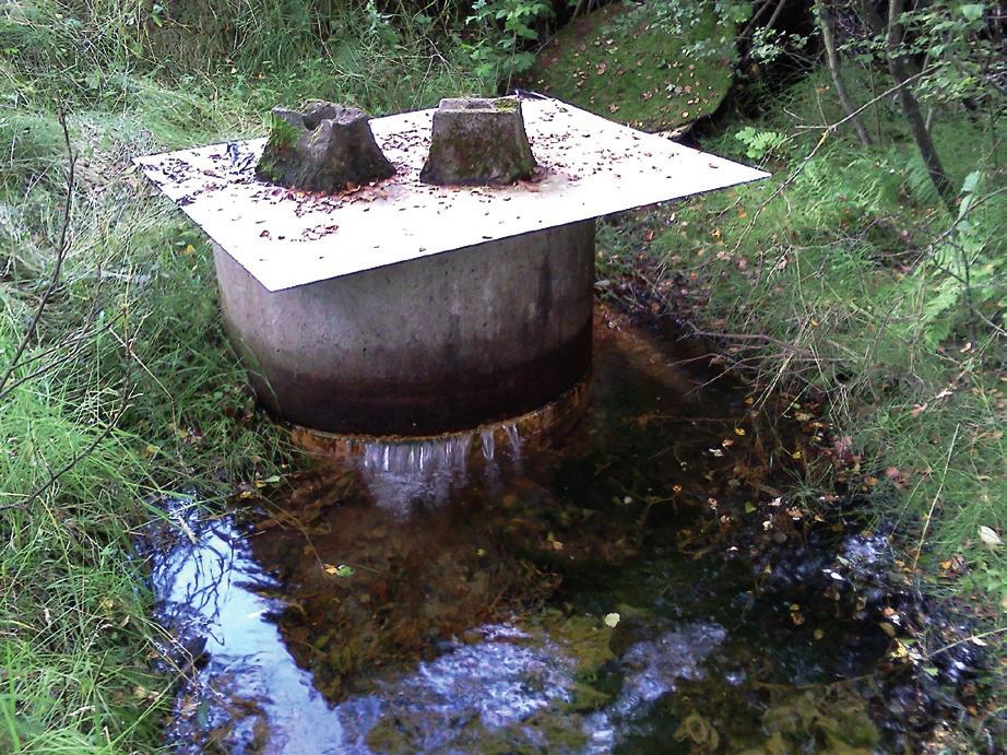 Tillrinningsområde och naturlig grundvattenbildning Grundvattenmagasinet tillförs vatten dels från den nederbörd som faller på avlagringen, dels från omgivande terräng.