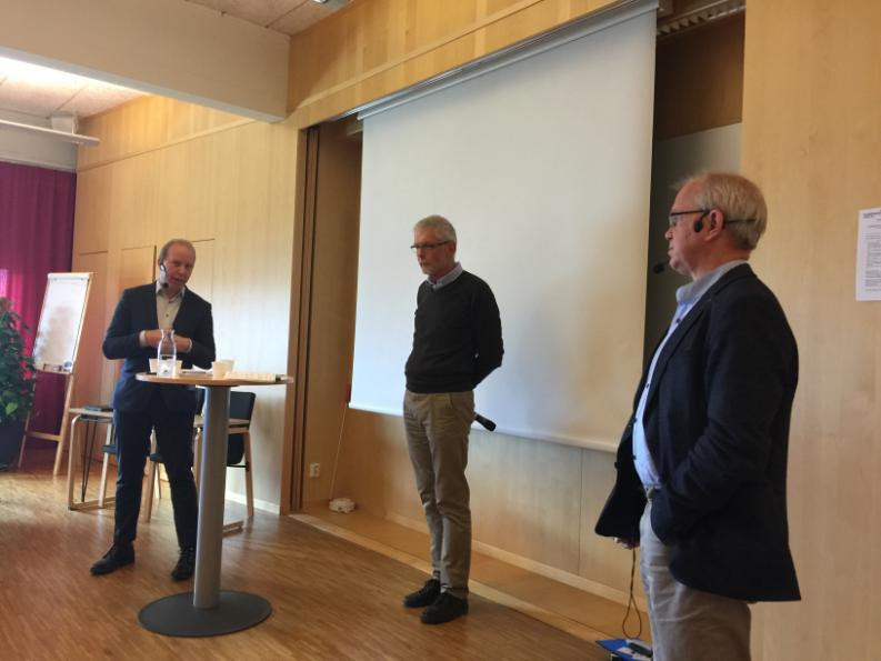Moderator Mikael Klein Centerpartiet Anders Åkesson och Christer Jonsson "Funktionshinder får aldrig vara ett hinder" säger Anders Åkesson LSS måste skyddas, arbetas hårt med det.