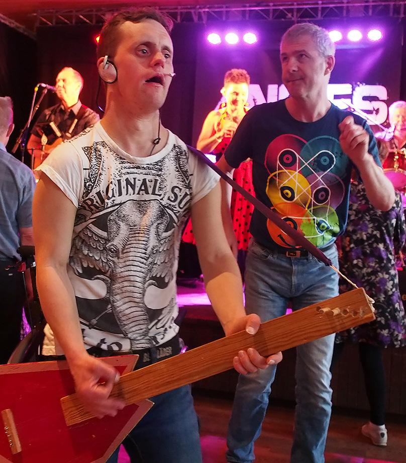 Dans på Trombon se tidningens baksida.