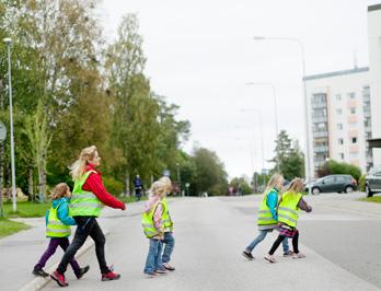 Målgrupper vi ska prioritera Den lokala statistiken för stadsdelen visar att det också finns skillnader mellan grupper inom stadsdelen vad gäller både livsvillkor och levnadsvanor.