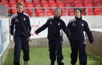 NIVÅ 3 TRÄNA FÖR ATT LÄRA 13-15 ÅR MATCH Idé om spelformer med utgångspunkt från lärande: Ålder Spelform Boll Matchtid Yta Målstorlek Spelare Utg. pos.