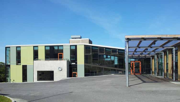 Fasadbeklädnad för renovering och nybyggnation VIVIX fasadskivor från Formica Group är dekorativa, robusta och hållbara skivor med lätt vikt som möjliggör en rad olika tillämpningar, bland annat som