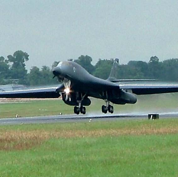 Ljudnivå Exempel 150 db Flygplan vid start 130 db Högre än detta kan snabbt skada örat, och kan orsaka smärta.