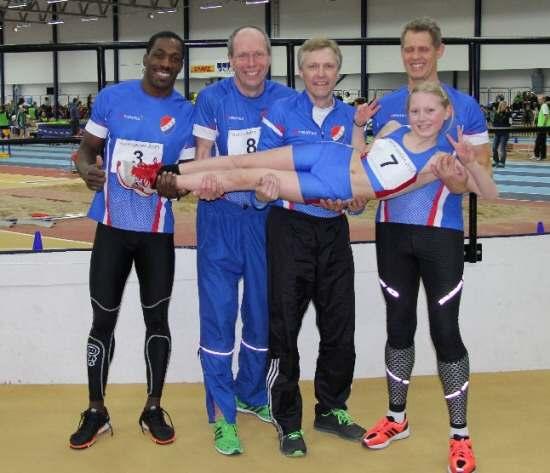 Fyra P13 Längd 5,06 klubbrekord! Eleonora Olsmats -99 Sjua F14 Kula 9,83 Elva F14 1000m 3.41,57 Saga Berneryd -99 Sexa F14 200m 27,11 - klubbrekord!