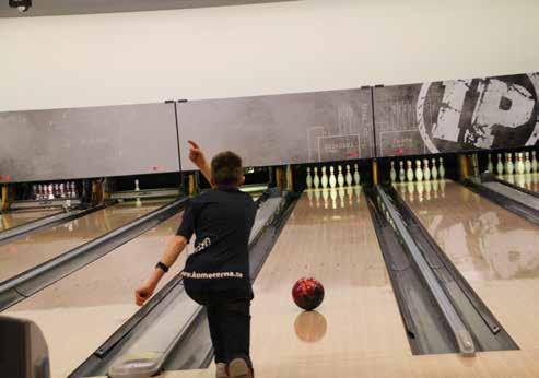 Men nu var det ju bowling i Edsbyn som vi skulle prata om, men lite hockey måste man också nämna eftersom den sjunde och avgörande matchen mellan Brynäs IF och HV 71 visades på storbild under