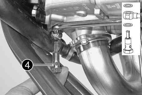 Montera och dra åt skruvproppen för motoroljesilen. Skruvpropp för motoroljesil M17x1,5 20 Nm Montera oljeavtappningsskruven med magnet och tätningsring och dra åt den.