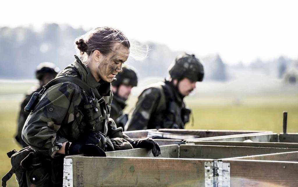 50 För att öka den militära förmågan genomförde Försvarsmakten under september försvarsmaktsövningen Aurora 17.