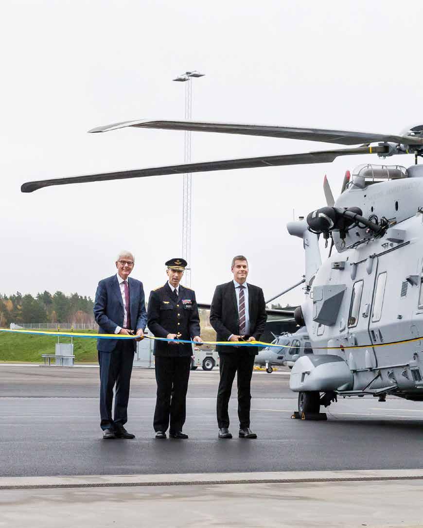 6 1 GD HAR ORDET ÅRSREDOVISNING 2017 1 GD HAR ORDET ÅRSREDOVISNING 2017 7 I oktober invigdes den nya helikopterhangaren på Ronnebys flygflottilj.