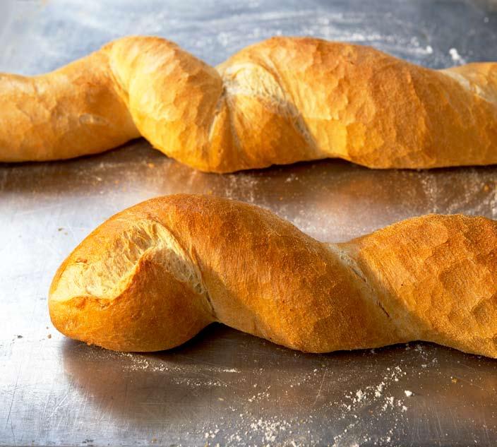 le petit boule twist Bagerivetemjöl, KRAV 1 800,0 Vetesurdeg egen 300,0 Rågsurdeg egen 200,0 Jäst Bageri 20,0 Total degvikt: 3 360,0 Degtemperatur: 27 C Degbearbetning: 6+3+2 min tillsätt