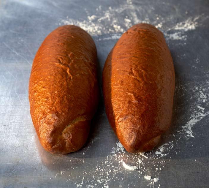 sirapslimpa dinkelbrot Bagerivetemjöl, KRAV 1 200,0 Oblandad Rågsikt, KRAV 800,0 Bagerisirap Gul 300,0 Jäst Bageri 80,0 Salt 30,0 Rapsolja Krav 30,0 Total degvikt: 3 440,0 Degtemperatur: 28 C