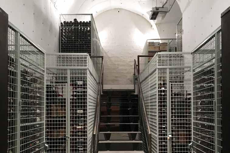 FRANKRIKE Förråd till vinentusiaster i Paris Les Chais de France är ett ställe där vinentusiaster kan hyra ett personligt förråd i företagets stora vinkällare.