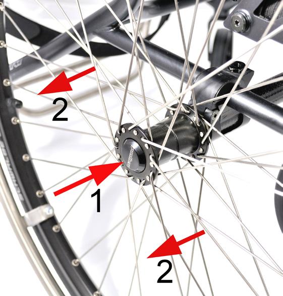 20: 1) Tryck in knappen till snabbkopplingen (1). 2) Dra hjulet rakt ut. Montering av drivhjul, Fig. 20: 1) Tryck in knappen till snabbkopplingen (1).