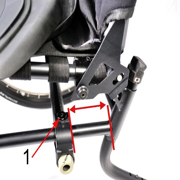 Ryggklädseln har också en nedre flik som fästs med kardborre ovanpå sittklädseln, under sittdynan.