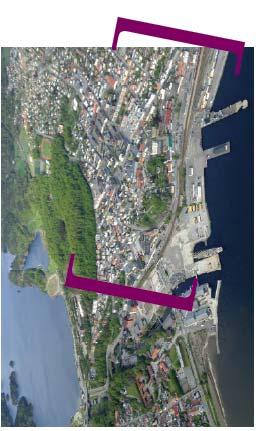 Byens sentrale gamle havneområde var tidligere i det vesenlige sandstrender men har fra 1500 tallet blitt utfylt og bygd opp med kaifronter.ved stormflo kan vannstanden komme opp mot 2m over N1954.
