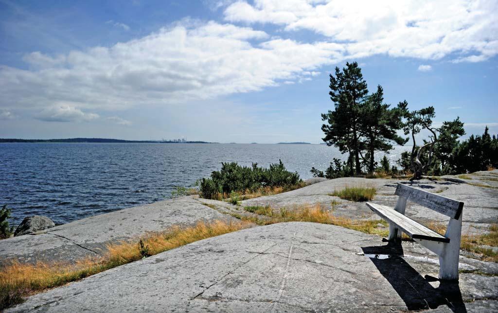 Vänern Area Strandlinje Strandskydd 29090 Ha 265 km 300 m Platsbeskrivning Allmän beskrivning Vänern är EU:s största insjö med Europas största sötvattensskärgård.