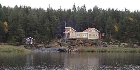 Ateljéstugor en möjlighet till uthyrning vid Vänern? Foto: Figura Foto de turer 1/4-31/10. På sommaren går båtbussar ll Jäverön, från Inre hamn i Karlstad och från Lövnäs på Hammarö.
