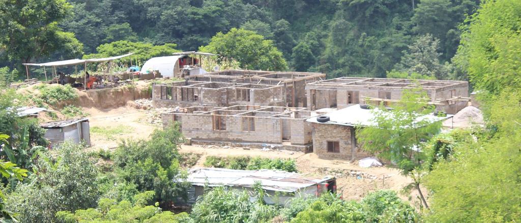Tuki Nepal bygger hus Återuppbyggnanden i Nepal går tyvärr mycket långsamt.