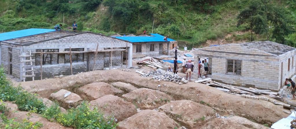 Build up Nepal bygger nu i 15 byar Med hjälp av Tuki Nepal och många andra donatorer är byggen av earthbricks i gång i 15 olika byar.