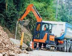 Hitachi Construction Machinery Vi utvecklar entreprenadmaskiner som bidrar i utvecklingen av moderna och bekväma samhällen Yuichi Tsujimoto, HCM President BYGG EN BÄTTRE FRAMTID Hitachi, Ltd.