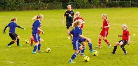 Anvisningar Dela in barnen i 2 lag med 4 i varje och ytan i tre zoner: A, B och C. Alla i lått lag hämtar var sin boll i zon A och driver in bollarna i zon B.