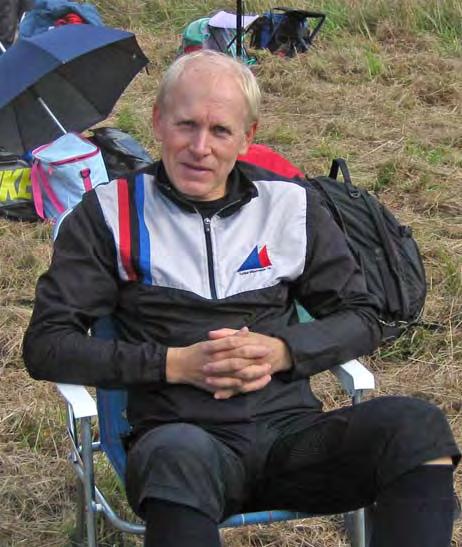 vet ju hur våra gubbar och gummor är när första start är utsatt till klockan 10.00. Thomas som kassörer och kartutdelare medan Mattias och jag tog hand om registreringen.