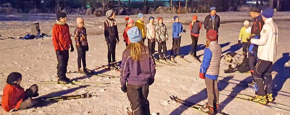 av antal barn och även göra det möjligt att anpassa träningen för barnens olika färdighetsnivåer. Dessutom hade vi Skidkulgruppen för de barn som inte börjat skolan än.