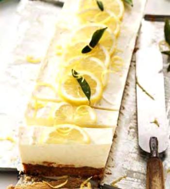 Citronskivor och skal av citron finrivet skal och saft av 1 citron Gör så här: Smält smöret i en kastrull. Mixa kexen med ingefära och blanda med smöret. Tryck ut kexsmeten i en brödform.