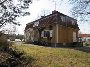 Sörgården 2015, tillhör numera kommunen liksom övriga f.d. Folkhögskolan. Läs gärna här Lars Olof Perssons artikel om Anton Sörlin.