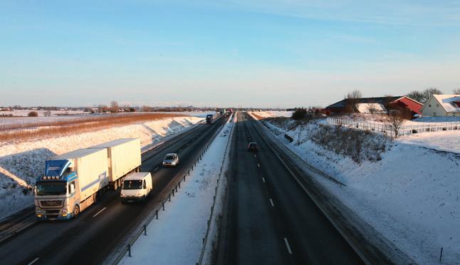 Infrastruktur Infrastrukturen är i huvudsak väl utbyggd i Skåne, men för att klara av den alltmer ökande trafiken krävs stora investeringar i både väg- och järnvägsnäten framöver.