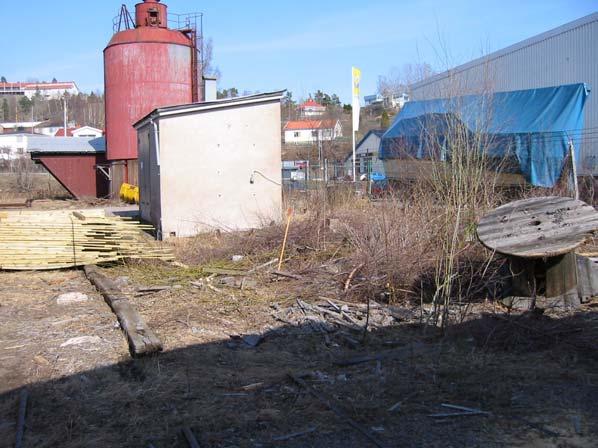 EKA-Projektet 00-0-0 EKA 00: Dioxinhalterna är höga, i vissa punkter (7, 75, 79) mycket höga, se vidare Figur.7. Provpunkterna ligger i anslutning till de tidigare klorkamrarna samt sågverket.
