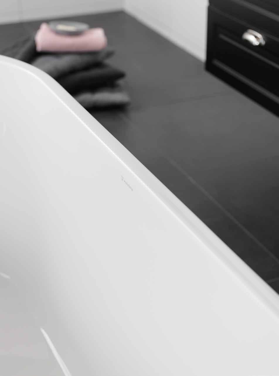 (LxBxH): 1570x695x410/550 mm Volym: 180 Liter Material: Emaljerad stålplåt Vit Pris: 1 900:- PÅ