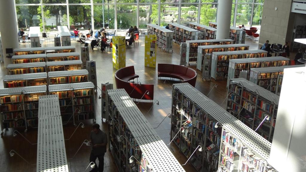 Användning och lån Utlåningen och användningen av de offentligt finansierade bibliotekens fysiska medier är fortfarande omfattande, men har minskat även i år.