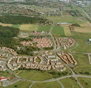 e n b e b y g g s M Ö L N D A L Eklanda Trädgårdstad under utbyggnad Redan på 1950-talet etablerades moderna industrier i Mölndal som LM Ericksson i Lackarebäck och Hässle i Åbro.