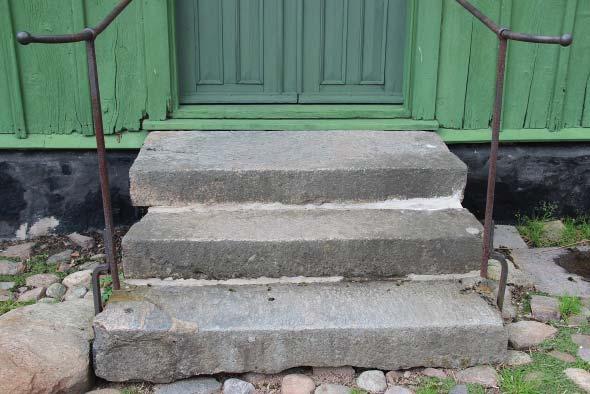 Tidigare åtgärder och förutsättningar En rad renoveringåtgärder har utförts på gården sedan byggnadsminnesförklaringen 2004, vilka berör de delar av byggnaderna som nu åtgärdats.
