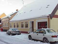 adress: Tullgatan 4. Ombyggt 1911 (2 våningar mot gård, omgjort till cigarrfabrik). arkitekt / byggm: Henrik Nilsson. antal våningar: 1, 2 åt gård.