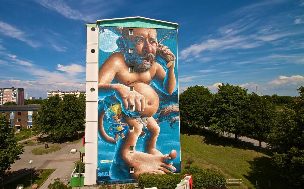 Konstverken varierar i storlek och utförande allt i från 35 meter höga muralmålningar till små skulpturer stora som en