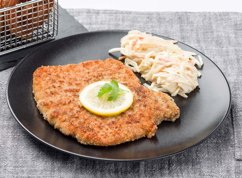 Schnitzlar från Lecora tillverkade på helt kött Lecora är mästare på schnitzel sedan lång tid, hemligheten är att köttet bankas i flera steg.