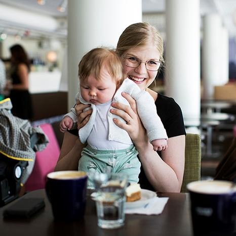 Bo bra, ha det bra. Att synka boende med familjeliv, jobb och fritid är enkelt i Skellefteå. De korta avstånden, med närhet till det mesta, gör livet i Skellefteå tryggt och lätt att få ihop.