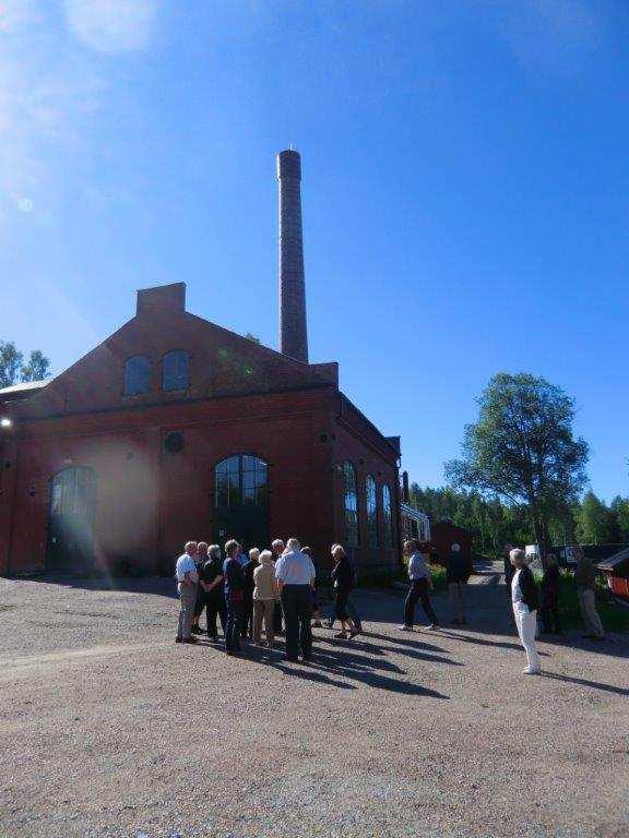 se/sv/utbildning-- ovning/utbildning/har-utbildarvi/sando/kontakt/ Nu ser jag att skolchefen stavar sitt förnamn: AnnKristine!