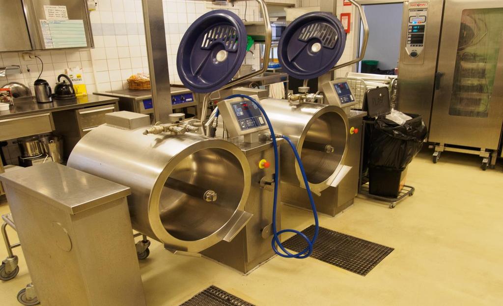 Val av material Väggar, golv, tak, inredning och utrustning ska vara tillverkade av material som är täta, släta och lätta att rengöra och desinficera.