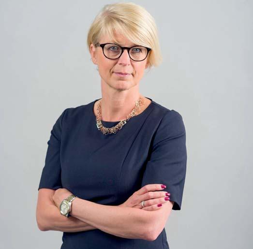 VAD VILL MODERATERNA OCH ELISABETH SVANTESSON De vill höja de redan skyhöga påminnelseavgi erna för CSN och slopa studiestartsstödet. De vill höja ska en för de som har sjuk- och ak vitetsersä ning.
