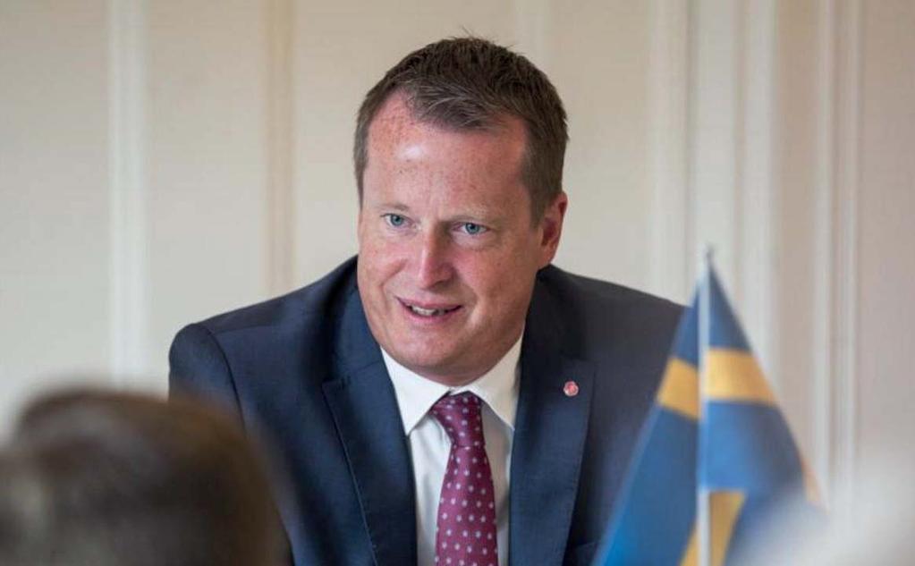 KRÖNIKA ANDERS YGEMAN Den svenska modellen ska utvecklas - inte avvecklas! Den 9 september går vi ll val. Socialdemokraterna lanserar i och med det det största trygghetsprogrammet i modern d.