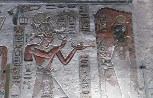 Upp kl. 04.00! Bussresan ll Luxor tog ca fem mmar. E er ca 3 mmar fick vi en frukostpaus. Vi kom fram ll Karnaktemplet där den fantas ska resan genom historien började.