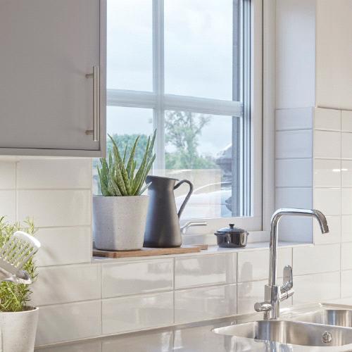BÄNKSKIVA Svart Vedum laminatbänkskiva 6216D Black Brazil. Med laminatbänkskiva får du en utmärkt arbetsyta i ditt nya kök! Välj bland sex olika mönster som standard.