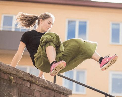 SIDAN 8 39. Varför tror du att det är viktigt att landa rätt när man tränar parkour?