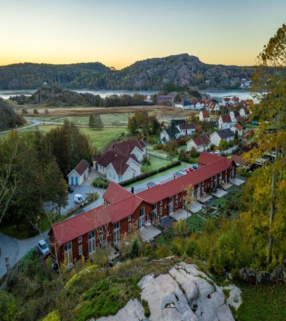 Byggemenskaper som en del i bostadsförsörjningen 27 Hogslätts Vänboende i Gerlesborg har nominerats till Årets Bygge 2019. Foto: Per Pixel Modernt, vackert, ekologiskt och billigt!